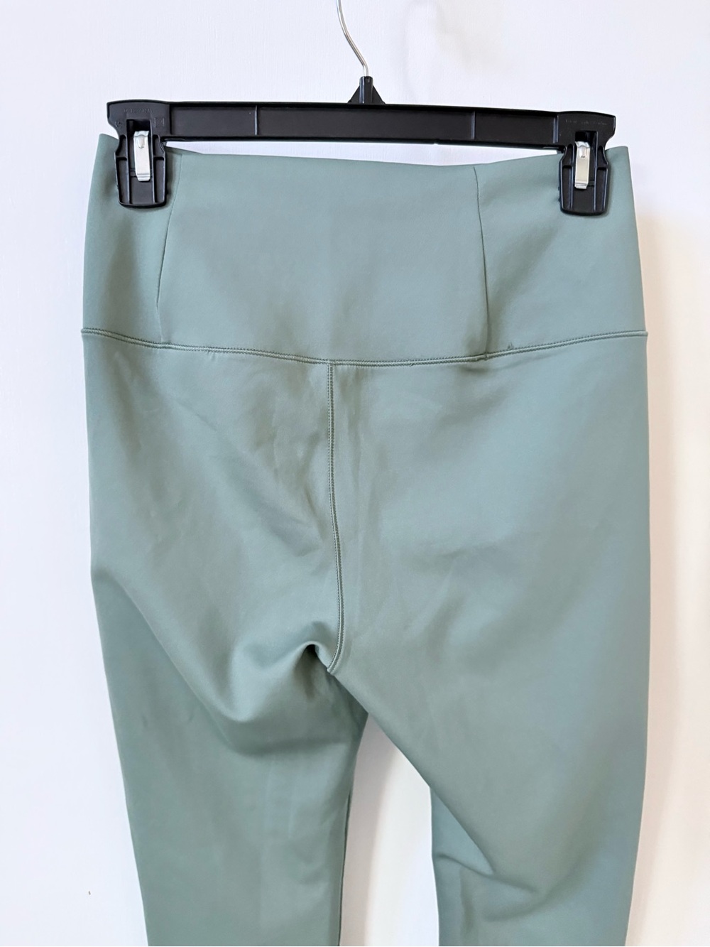NWOT Vuori Uplift Evolve 7/8 Leggings in Fern - Picture 8 of 14